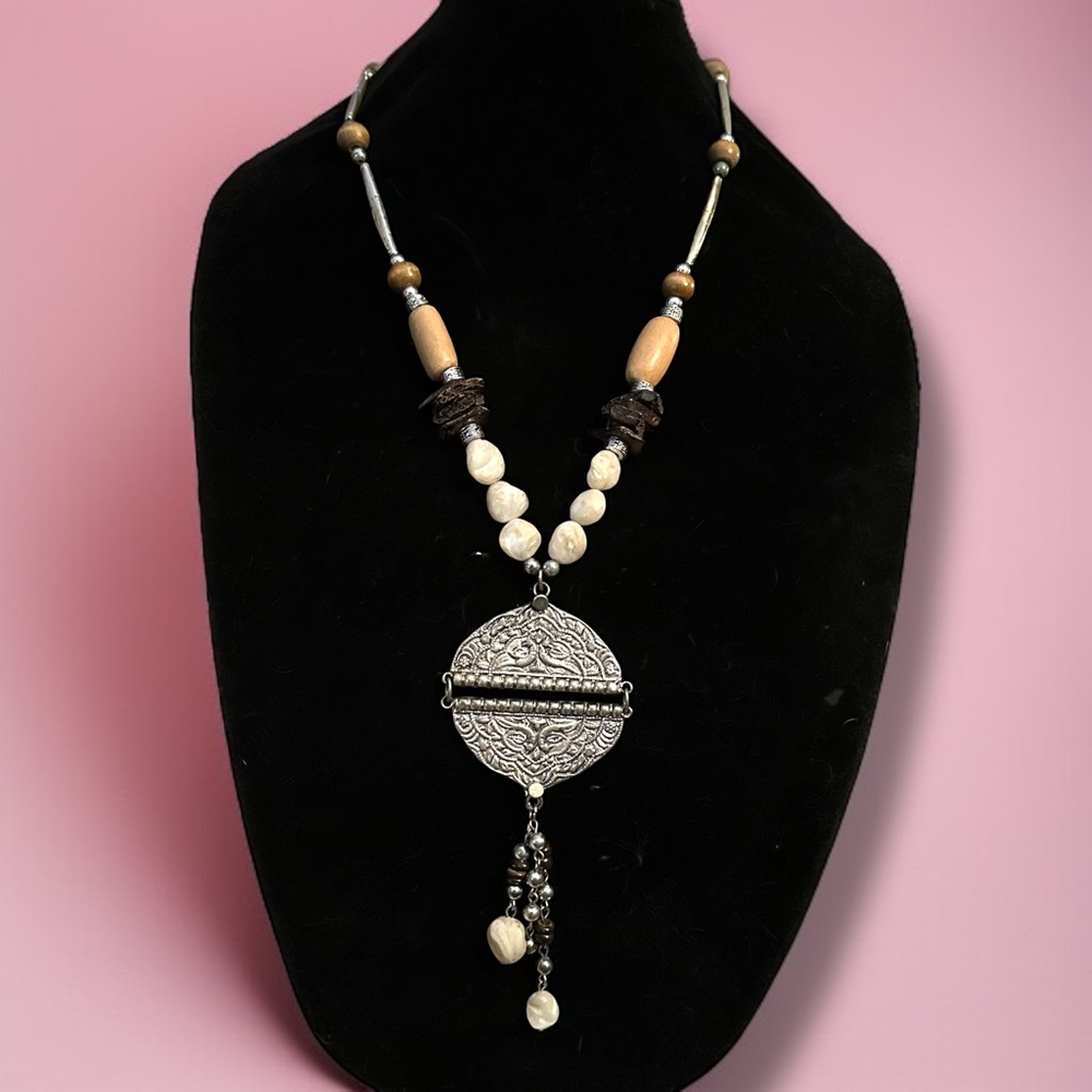 Vintage chunky wooden beads and flat pearls medallion necklace